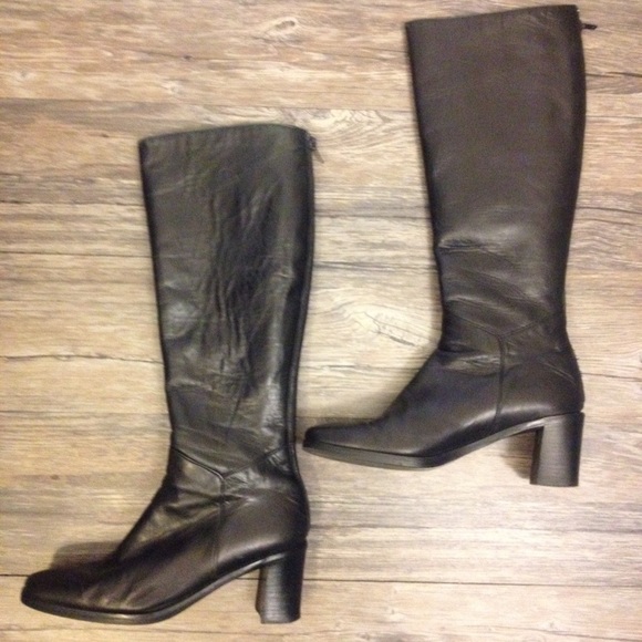 Italian-made, soft leather boots - Picture 2 of 8